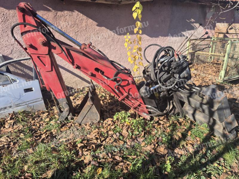 Csúszókormányzású rakodógépre szerelhető mélyásó adapter eladó