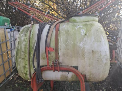 700 literes permetező 12 méteres kerettel eladó 700 literes permetező 12 méteres kerettel eladó