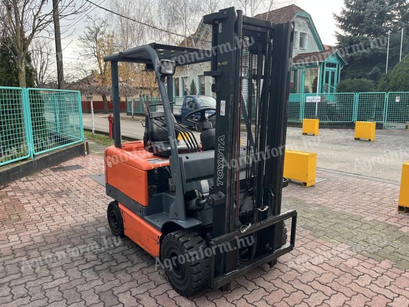 Toyota 6FB25 elektromos targonca eladó