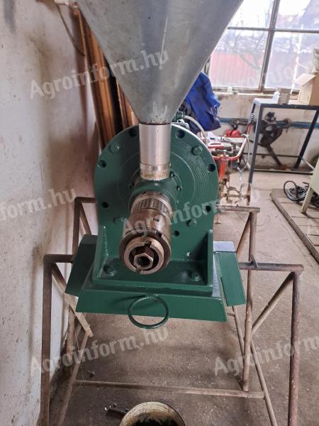 Olajprés eladó olcsón, 2,2 kW frekvenciaváltóval