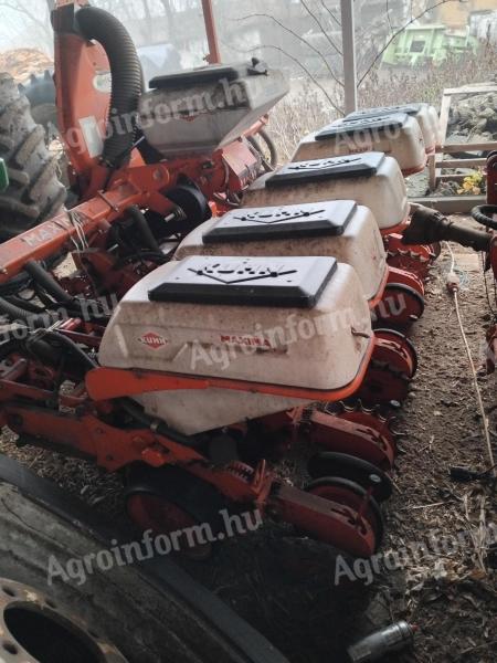 Kuhn Maxima II Vetőgép