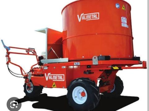 Eladó kanadai önjáró almoló bálabontó gép – állattartási technológia Eladó kanadai önjáró almoló bálabontó gép – állattartási technológia