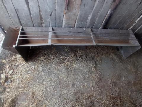 Rácsos önitató haszonállatoknak 222 cm x 37 cm Kiskunfélegyházán Rácsos önitató haszonállatoknak 222 cm x 37 cm Kiskunfélegyházán