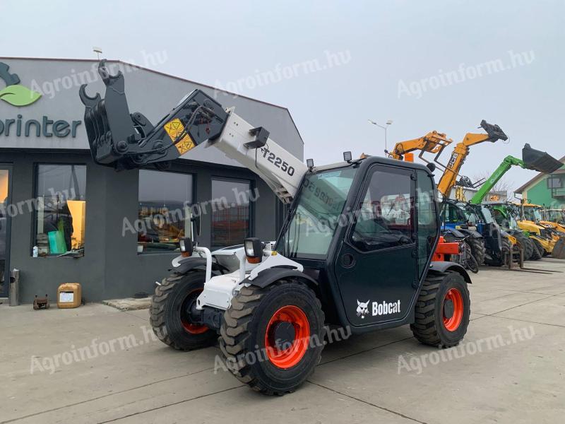 Bobcat T2250 teleszkópos rakodó
