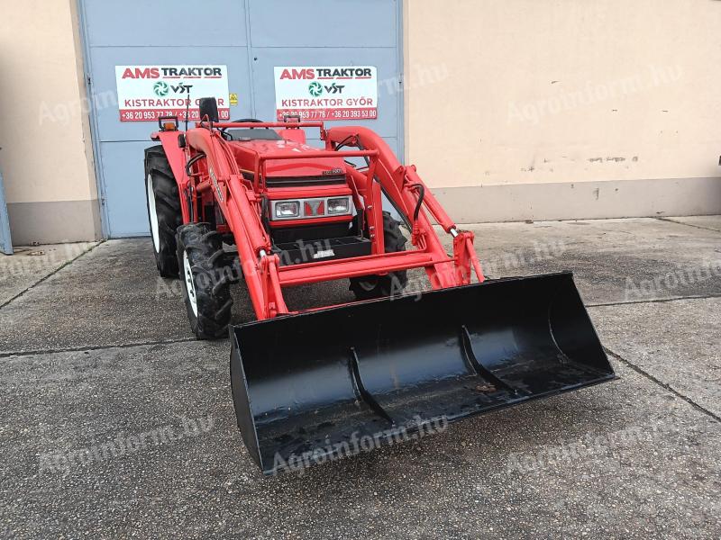 Yanmar FX285D négyhengeres, 28 lóerős, 4x4 hajtású traktor gyári rakodóval