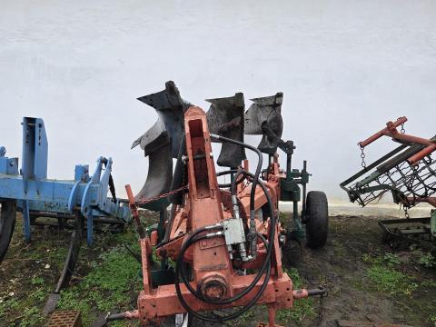 Vogel&Noot 3 fejes váltvaforgatós eke. MTZ kategória Vogel&Noot 3 fejes váltvaforgatós eke. MTZ kategória