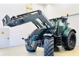 Valtra T174 homlokrakodóval