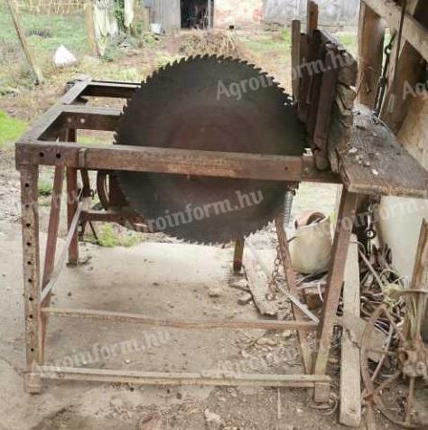 Traktorhajtású kardános körfűrész (cirkula) eladó vagy cserélhető, három fűrészlappal