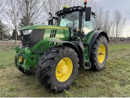 John Deere 6215R traktor