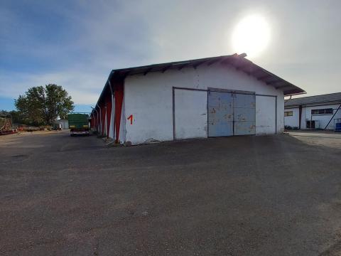 Telephely eladó Baja közelében, 50 000 nm-es ipari ingatlan raktárakkal Telephely eladó Baja közelében, 50 000 nm-es ipari ingatlan raktárakkal