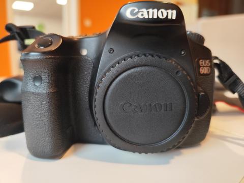 Eladó Canon EOS 60D digitális tükörreflexes fényképezőgép, használt Eladó Canon EOS 60D digitális tükörreflexes fényképezőgép, használt