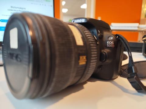 Canon EOS 100D + EFS 18–55mm IS STM