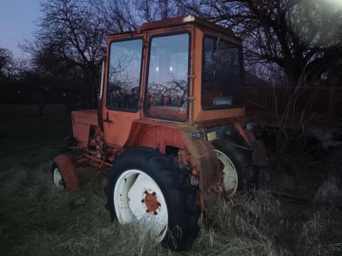 T25 kis traktor, kúpos fahasító eladó T25 kis traktor, kúpos fahasító eladó