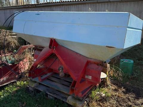 Sulky műtrágyaszóró eladó 1200 literes kapacitással Sulky műtrágyaszóró eladó 1200 literes kapacitással