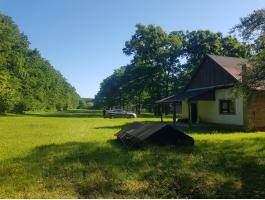 Turisztikai övezet 10% beépíthetőség,  50-100 éves tölgyfás,  80.000 m2