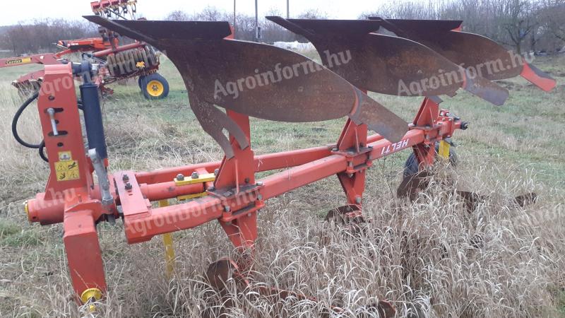 Keveset használt,  kiváló állapotú,  2018-as Helti Pluto háromfejes váltvaforgató eke eladó