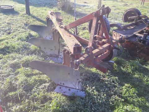 PLN 3-35 eke eladó, keveset használt, jó állapotban PLN 3-35 eke eladó, keveset használt, jó állapotban