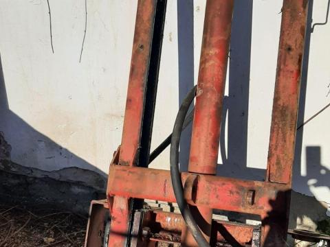 Targoncatorony szőlő kihordó csillével/ konténerrel Targoncatorony szőlő kihordó csillével/ konténerrel