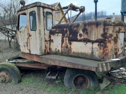 Rakodógép, daru forgózsámolyos, gumikerekes, 140 üzemórás MTZ motorral Rakodógép, daru forgózsámolyos, gumikerekes, 140 üzemórás MTZ motorral