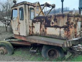 Rakodógép, daru forgózsámolyos, gumikerekes, 140 üzemórás MTZ motorral