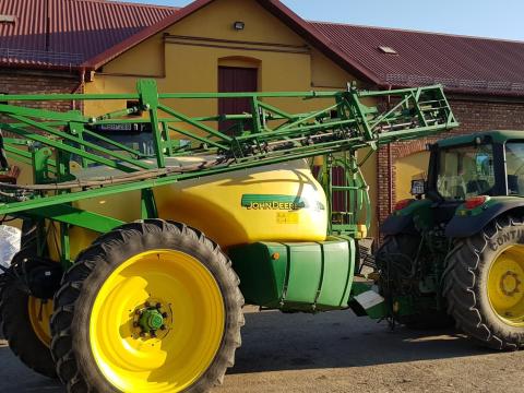 John Deere 732 vontatott permetező eladó John Deere 732 vontatott permetező eladó