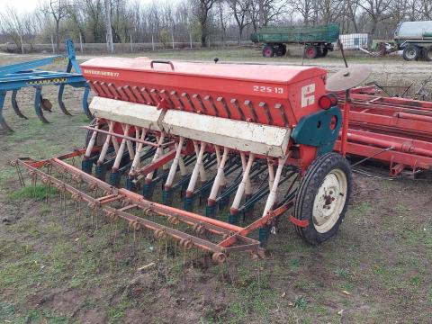 Eladó Reform Semo 77 vetőgép vetéstáblázattal, jó állapotban Eladó Reform Semo 77 vetőgép vetéstáblázattal, jó állapotban