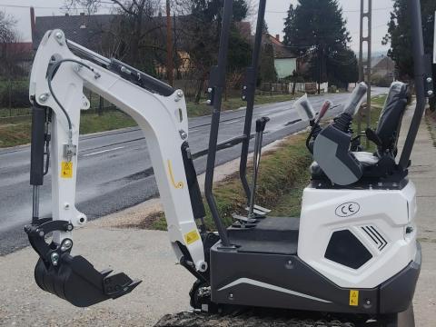 Érdekes egy ÚJ 3 Henger Kubota motoros Minikotró, Nyitható Talppal és Ajándék 3 Kanállal? Keress akkor Érdekes egy ÚJ 3 Henger Kubota motoros Minikotró, Nyitható Talppal és Ajándék 3 Kanállal? Keress akkor