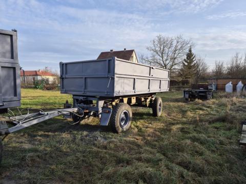 MBP billenős pótkocsi eladó, első két gumi új, második pótkocsi csatlakozás kiépítve, műszaki érvényesség: 2028.04.10