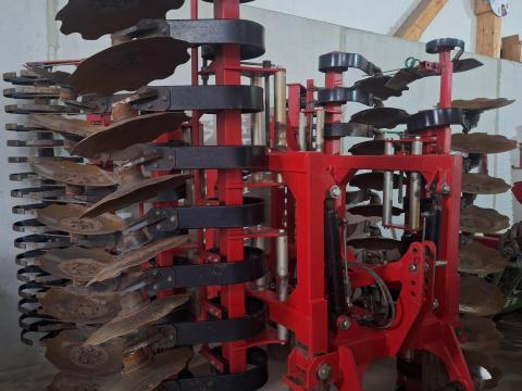 Rövid tárcsa, függeszthető, 4 m-es eladó Rövid tárcsa, függeszthető, 4 m-es eladó