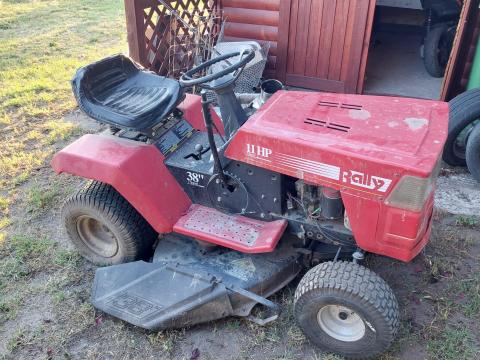 Eladó fűnyíró traktor Rally Eladó fűnyíró traktor Rally