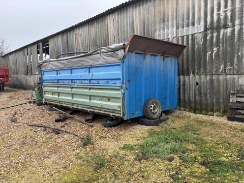 Eladó teherautó plató Eladó teherautó plató
