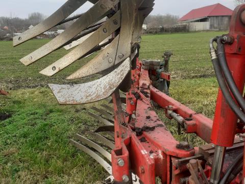 Négyes váltvaforgató eke Vogel & Noot M950 réselt kormánylemezzel eladó Négyes váltvaforgató eke Vogel & Noot M950 réselt kormánylemezzel eladó