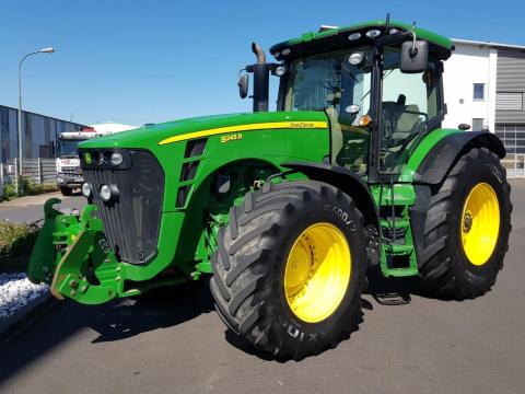 John Deere 8245R IVT megkímélt állapotban, új gumikkal John Deere 8245R IVT megkímélt állapotban, új gumikkal