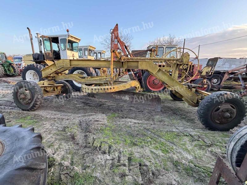 Orosz vontatott gréder