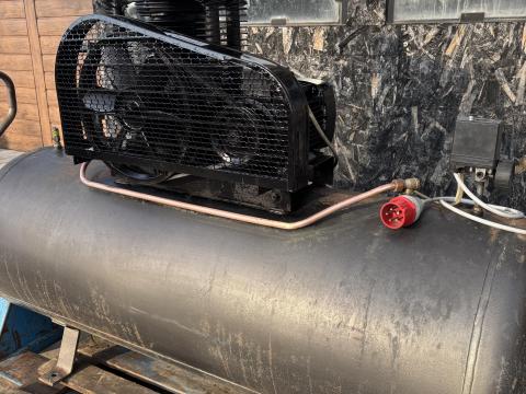 Kompresszor 500l-es eladó Kompresszor 500l-es eladó
