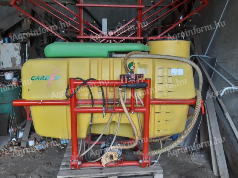 Szántóföldi permetező eladó – Garden Jet 1000 literes, függesztett, 15 méteres kerettel