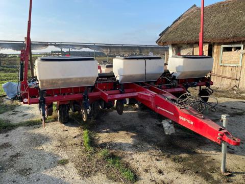 Massey Ferguson vontatott kivitelű 6 soros szemenkénti vetőgép eladó