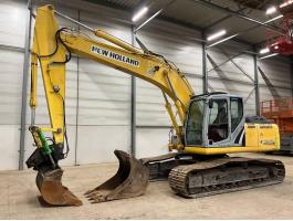 New Holland E215 B / 2011 / 11 789 üzemóra / Lízing 20%-tól