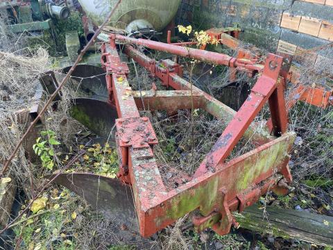 Eladó hármas eke, masszív kivitelben Eladó hármas eke, masszív kivitelben