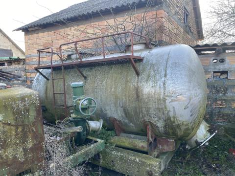 Eladó saválló bortartály