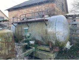 Eladó saválló bortartály