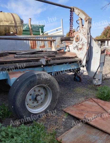 Eladó szőlőszállító és 3 konténer