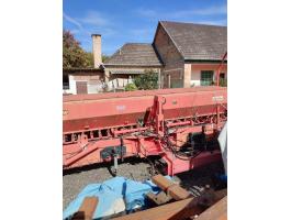 Eladó Kühne vetőgép monitorral, jó állapotban