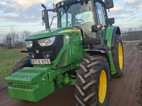 John Deere 6120M