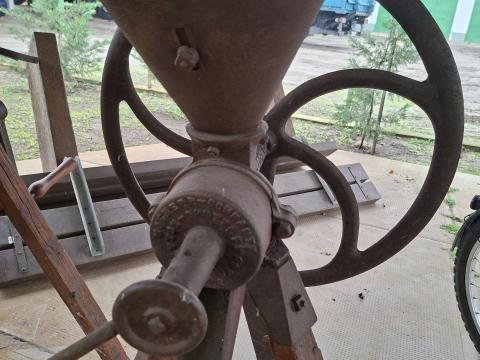 Termény daráló kézi Termény daráló kézi