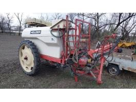 Eladó Holder vontatott szántóföldi permetező 2700 literes