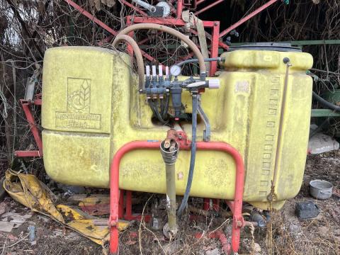 Szántóföldi függesztett permetező 600 l