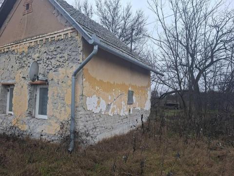 Eladó tanyamaradvány Domaszéken