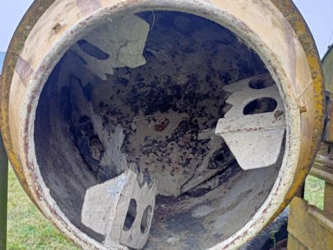 Betonkeverő 250liter 3 fázisú -pótkocsi Betonkeverő 250liter 3 fázisú -pótkocsi