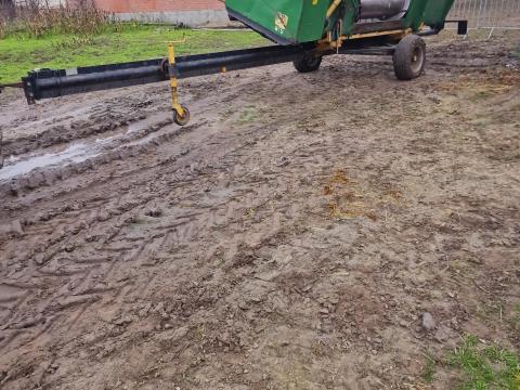 Vágóasztal szállító kocsi eladó New Holland Vágóasztal szállító kocsi eladó New Holland